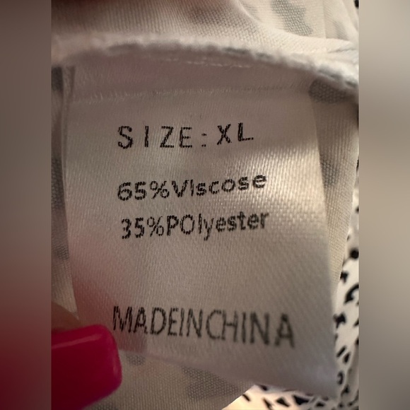 White and Black Polka Dot Shorts XL NWOT - Picture 4 of 4